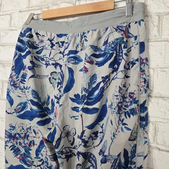 EUC✨GAP FIT gray & blue floral printed joggers - Picture 12 of 14